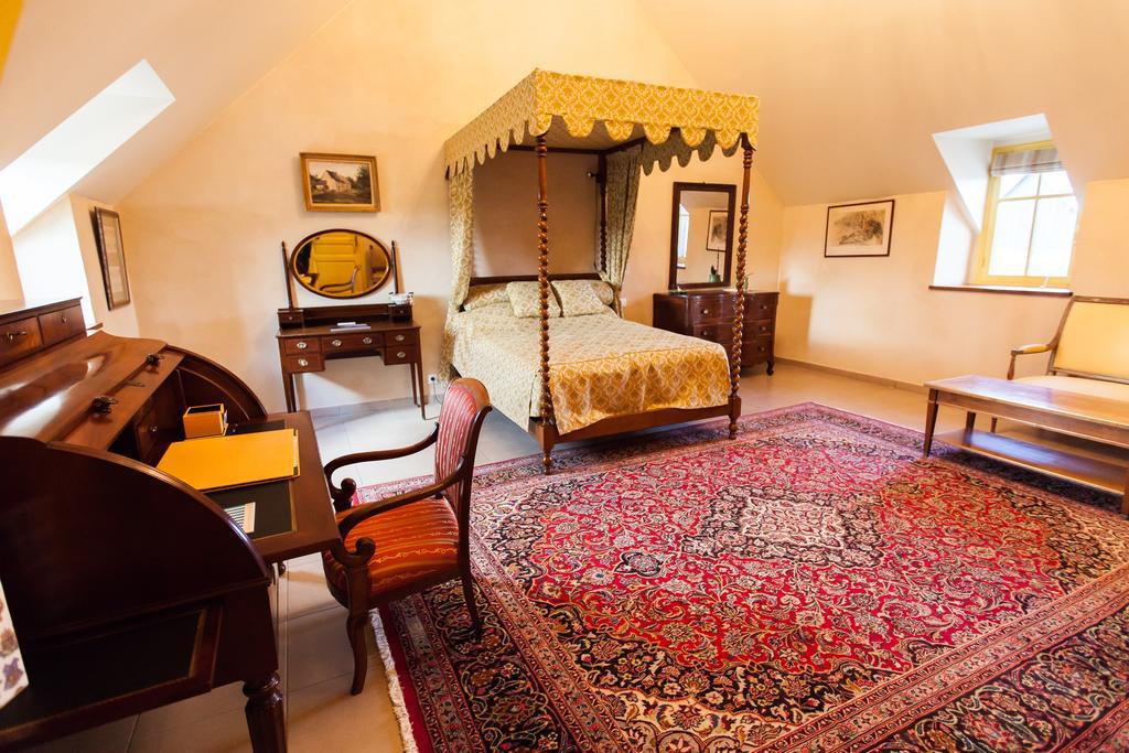 B&B Manoir du Clos Clin Pleurtuit Quarto foto